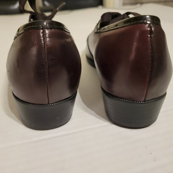 Munro American Ladies Burgandy/Black Flat Tie Up Oxford shoe, Size 7.5 M - Picture 5 of 9